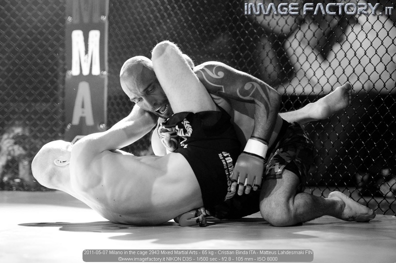 2011-05-07 Milano in the cage 2943 Mixed Martial Arts - 65 kg - Cristian Binda ITA - Matteus Lahdesmaki FIN.jpg
